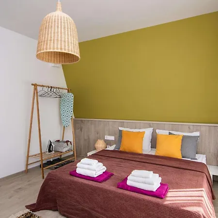 Luxury Center Two Bedroom Close To Beach Апартаменты